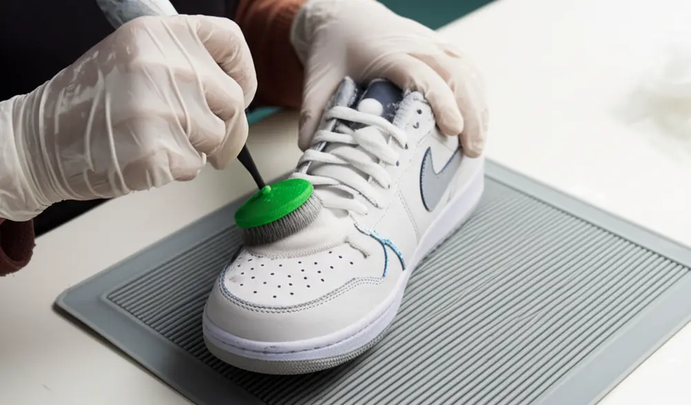 Solusi Awal Mengatasi Lecet pada Sepatu di Rumah