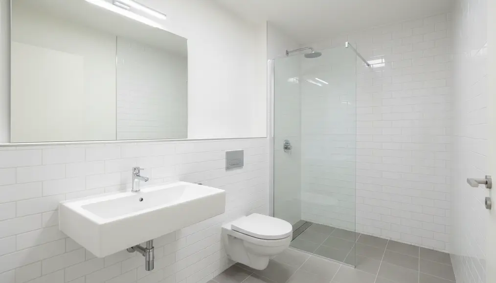 Mengapa Desain Minimalis adalah Kunci untuk Kamar Mandi Kecil?