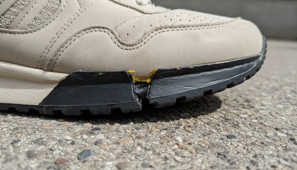 Risiko dan Kekurangan yang Perlu Dipertimbangkan Sebelum Ganti Outsole Sepatu