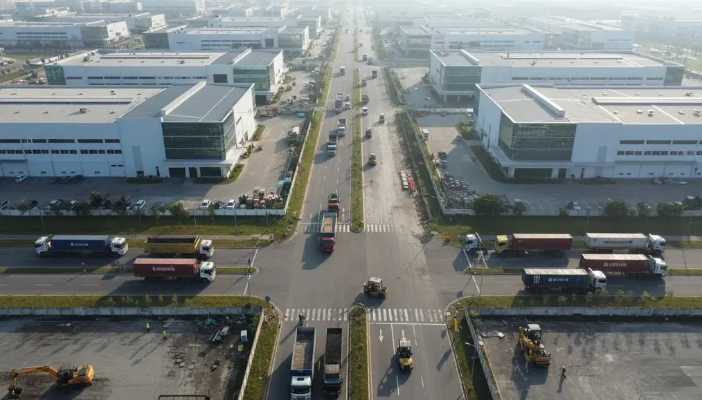 Mengapa Area Pabrik dan Kawasan Industri Membutuhkan Kontraktor Jalan Tangerang Spesialis?