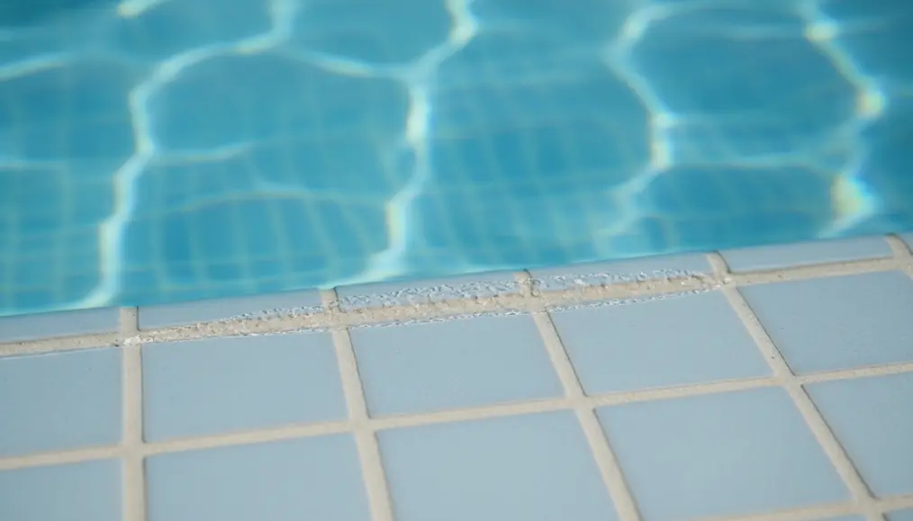 Tantangan Perawatan Kolam Renang: Dari Kerak hingga Kalsium