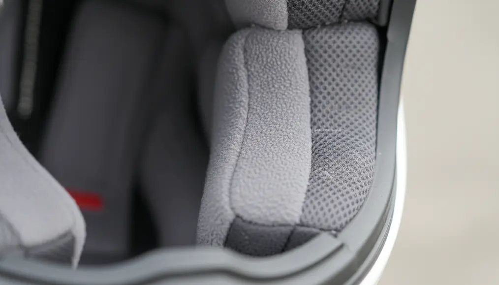 Mengapa Bau Rokok Begitu Sulit Hilang dari Interior Helm?