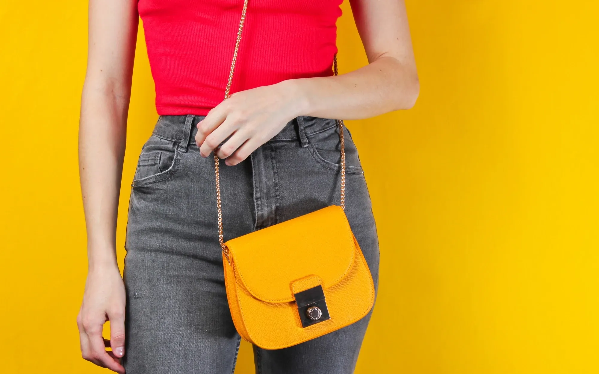 Panduan Merawat Tas Kulit dengan Pewarna Alami